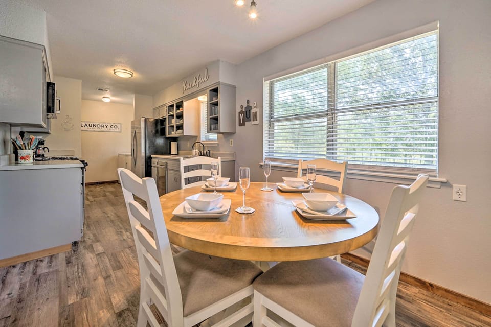 Dining Area | Dishware & Flatware Provided