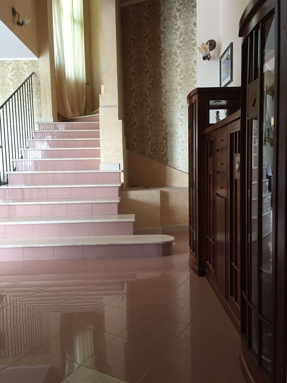 Property, Wood, Lighting, Interior Design, Flooring, Floor, Stairs, Building, Wall