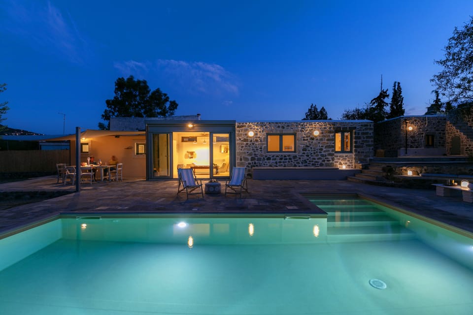 Artist's Studio patio & pool