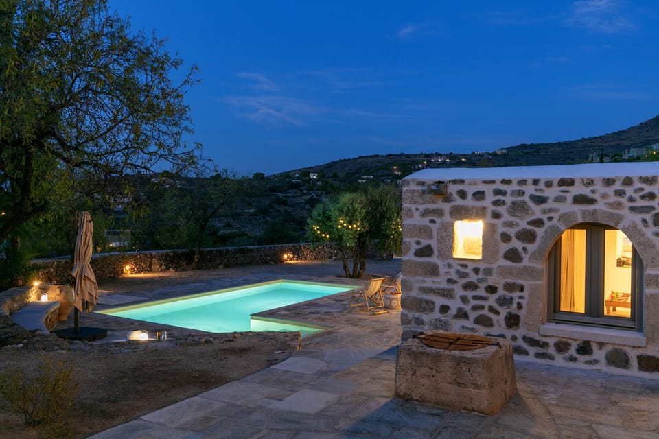 Artist's Studio patio & pool