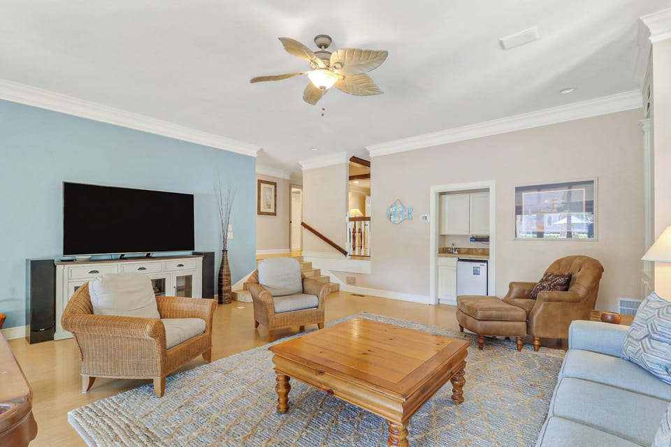 162 Mooring Buoy | Secondary Living Room w/ TV & Pool Table - 162 Mooring Buoy | Secondary Living Room w/ TV & Pool Table