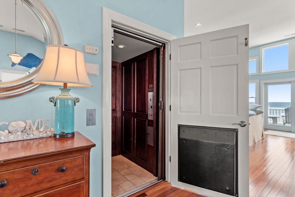 SH210: Neptune Dunes | Top Level Elevator Access