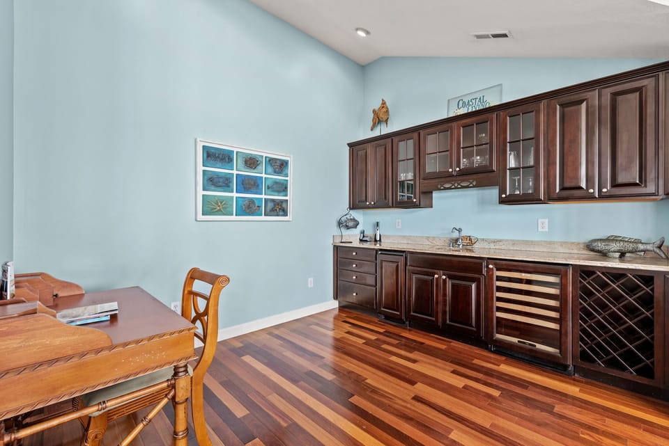 SH210: Neptune Dunes | Top Level Living Area