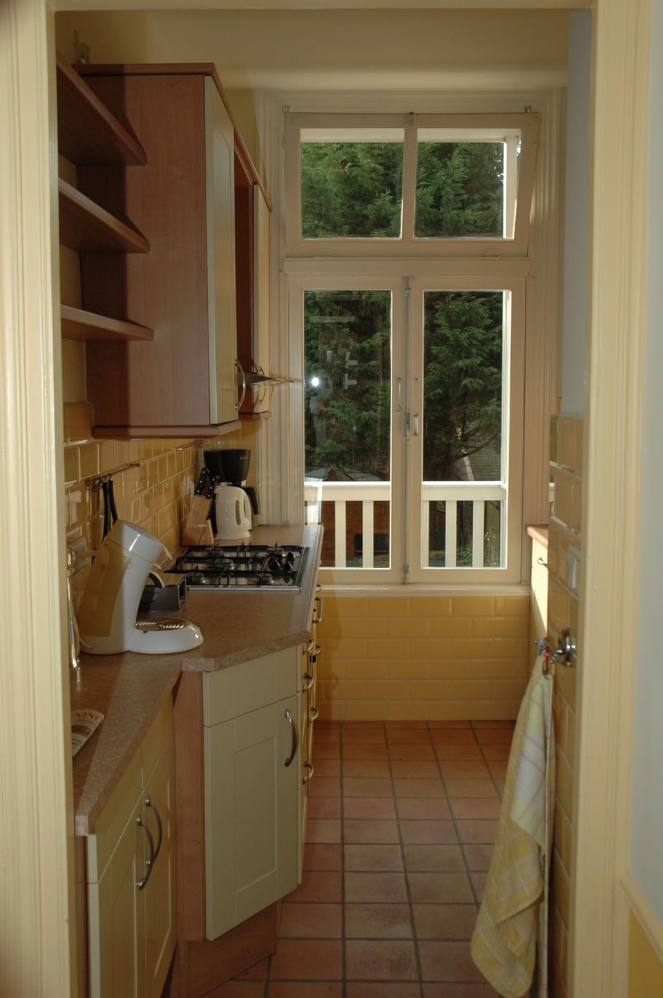 Keuken met alle apparaten, wasmachine, afwasmachine, combi magnetron, ect ect