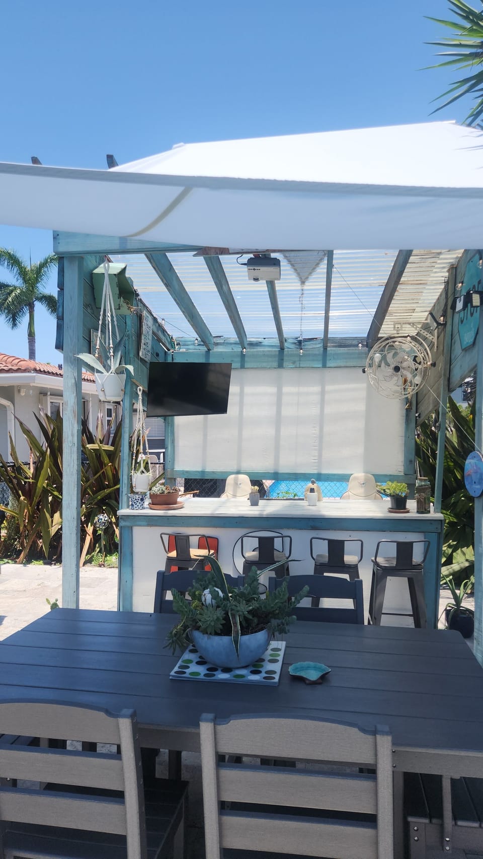 outdoor seating for 6 plus bar seats 6