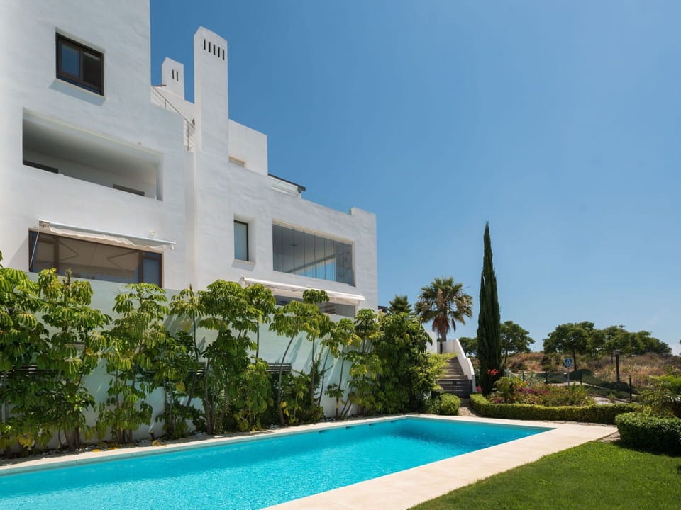 Plant, Water, Sky, Building, Azure, Window, Tree, Architecture, Residential Area, Swimming Pool