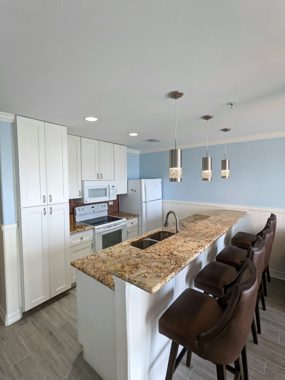 4 Barstools in the Kitchen