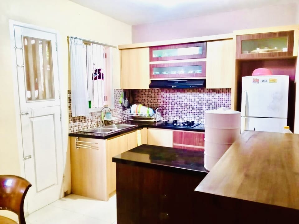 Kitchen and door to the terrace to the back side