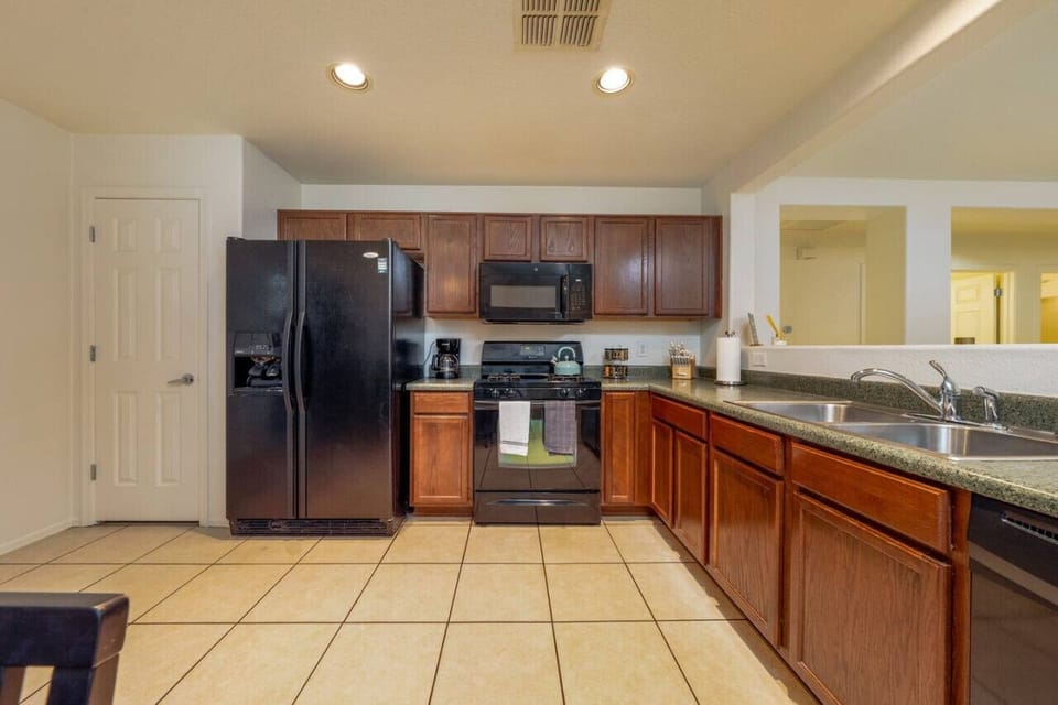 Updated, well-equipped kitchen