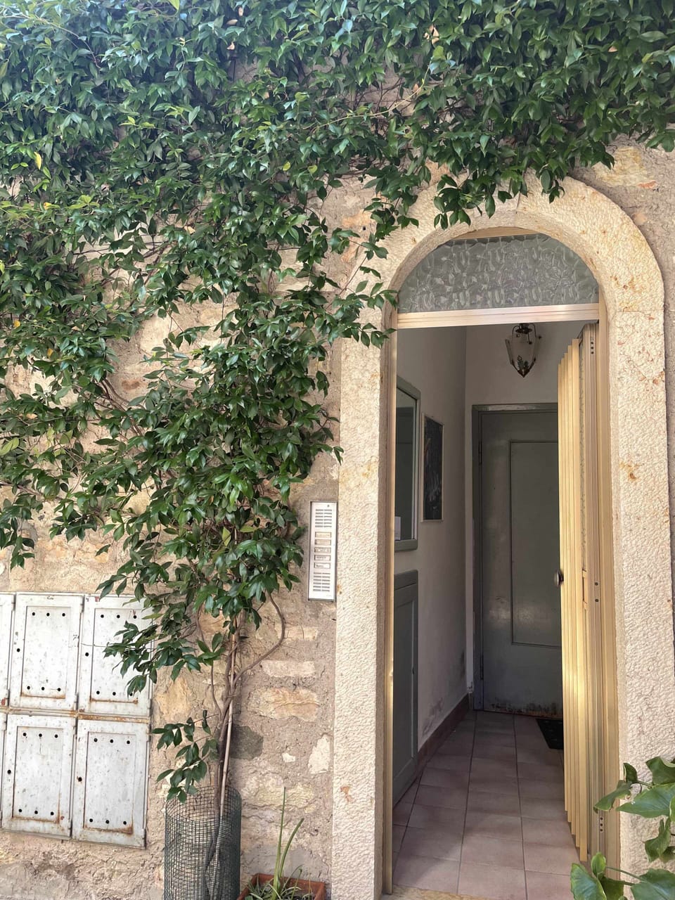 Facade/entrance
