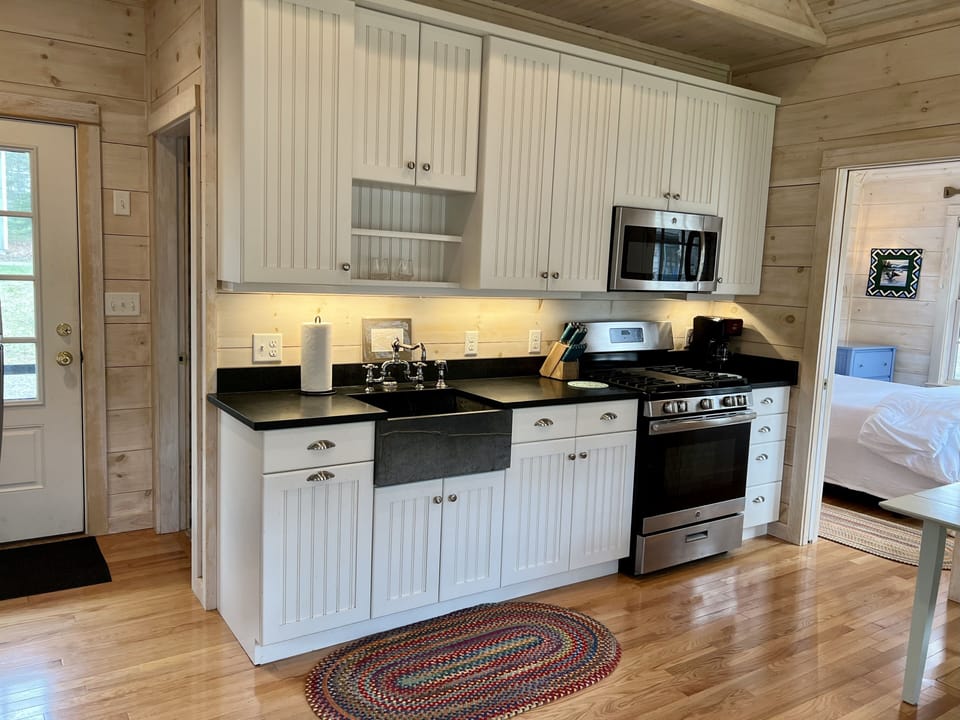 Full Kitchen for all of your cooking (or eating) needs!