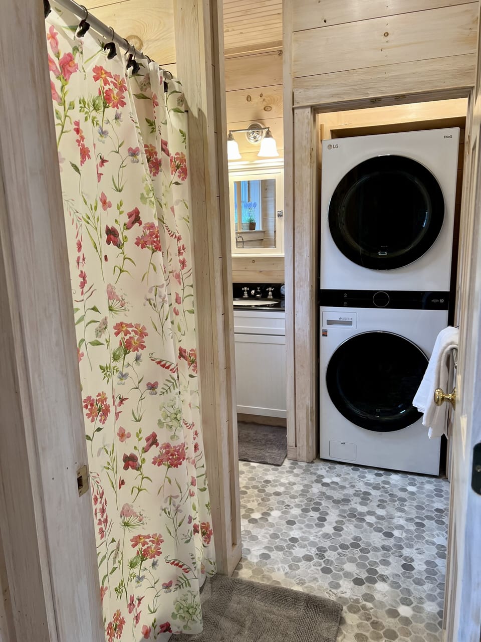 Full Bathroom w/ Washer & Dryer
