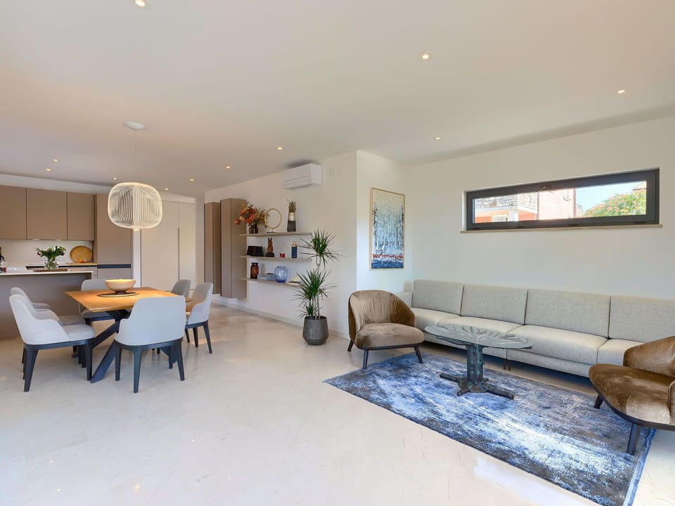 Sky, Mountain, Plant, Plant Community, Tree, Natural Environment, Larch, Natural Landscape, Highland, Slope