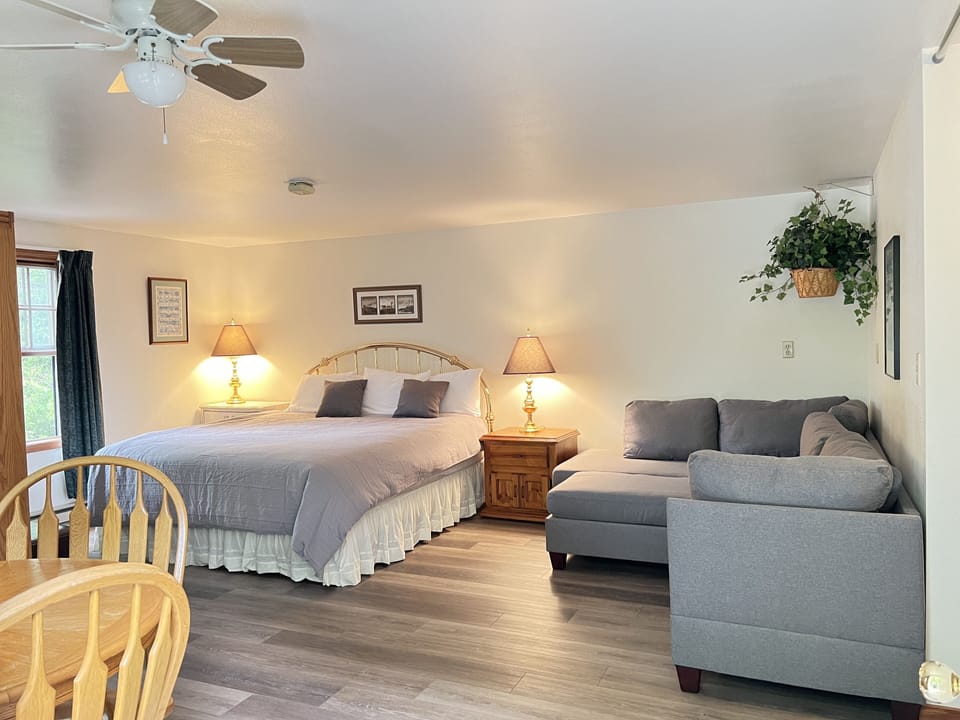 King bed, linens provided.