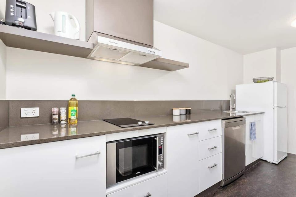 Kitchen - Fridge, oven & microwave
