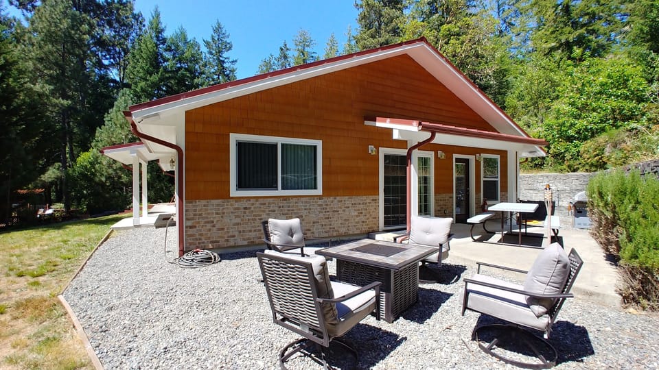 Spectacular rear yard fun, fire pit, picnic table and propane BBQ