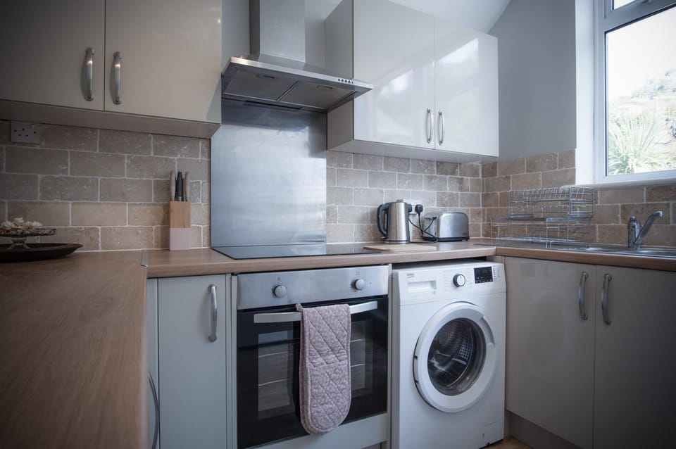 Langland Road - 2 Bedroom Town House - Mumbles (1753)