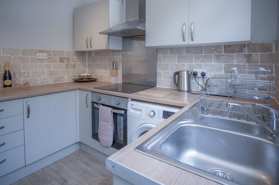 Langland Road - 2 Bedroom Town House - Mumbles (1751)