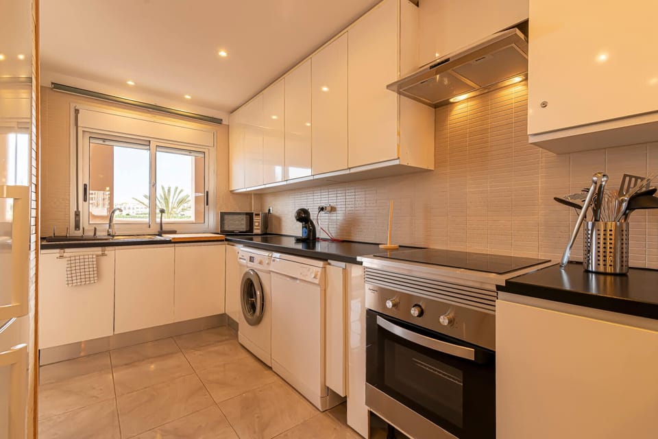 Have coffee! Want to cook a good little Spanish dish! The kitchen is yours.
