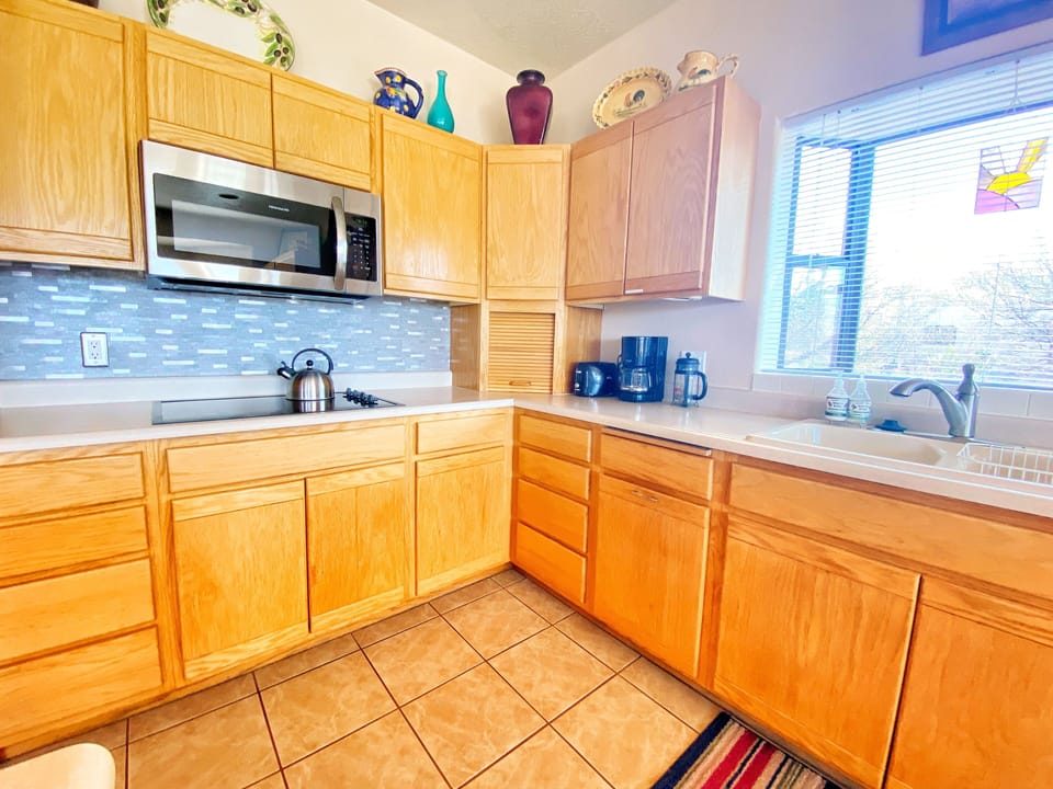 Full kitchen