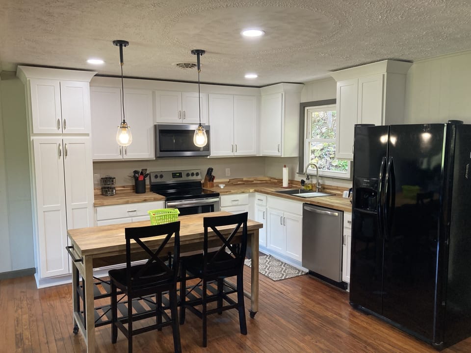 Why go out for dinner? The fully stocked kitchen has everything you need.