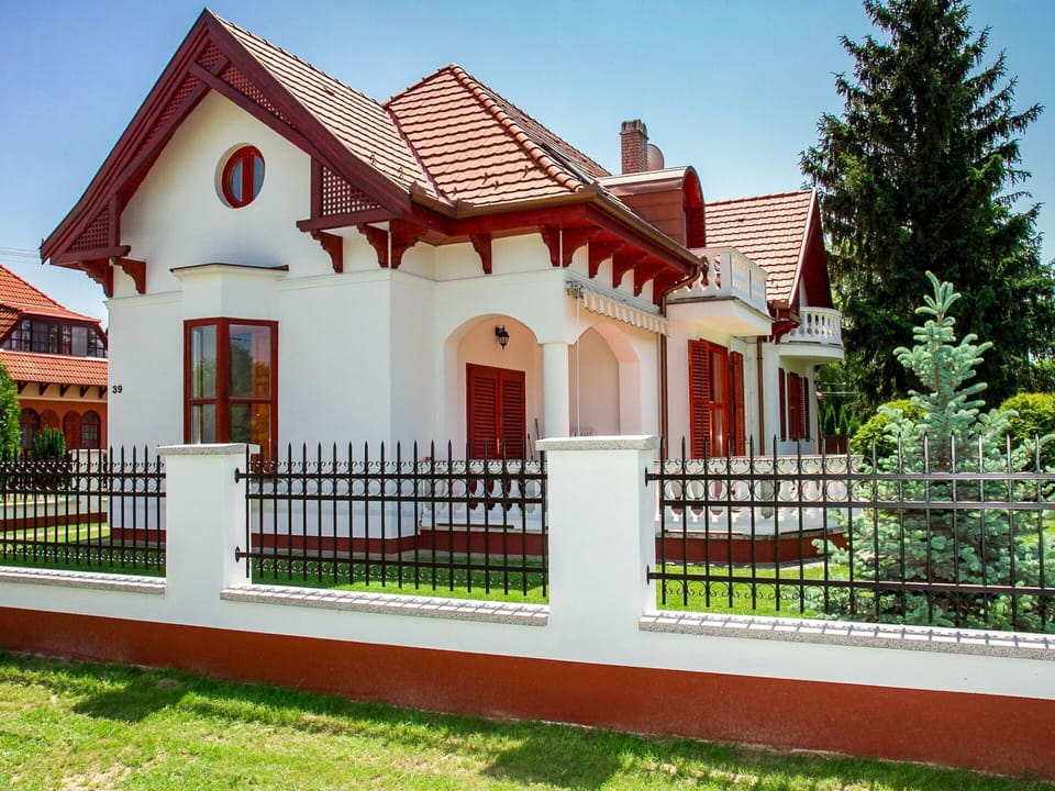 Plant, Sky, Building, Window, Tree, Fence, House, Land Lot, Architecture, Picket Fence