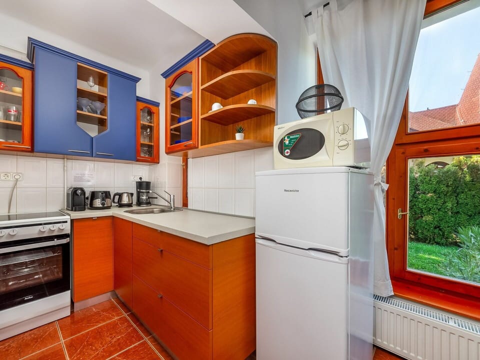 Cabinetry, Property, Kitchen Appliance, Countertop, Kitchen Stove, Home Appliance, Kitchen, Wood, Interior Design, Orange