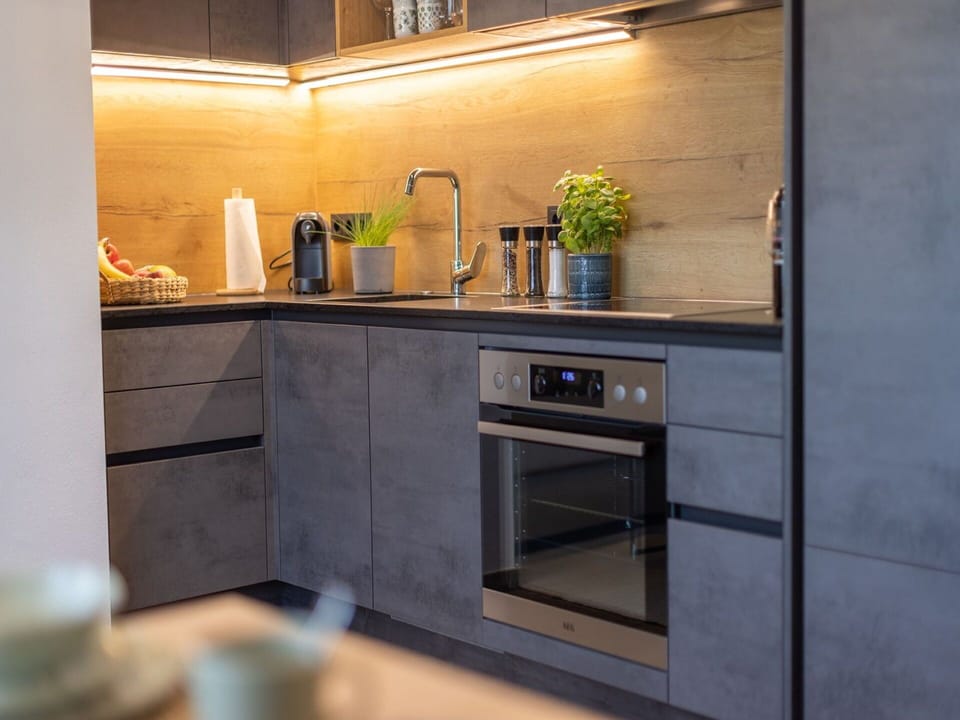 Countertop, Tap, Cabinetry, Plant, Houseplant, Sink, Kitchen, Kitchen Sink, Wood, Kitchen Stove