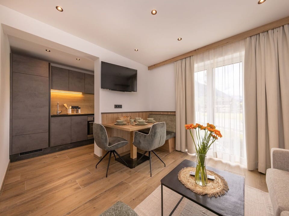 Table, Furniture, Property, Flower, Countertop, Plant, Chair, Interior Design, Wood, Curtain