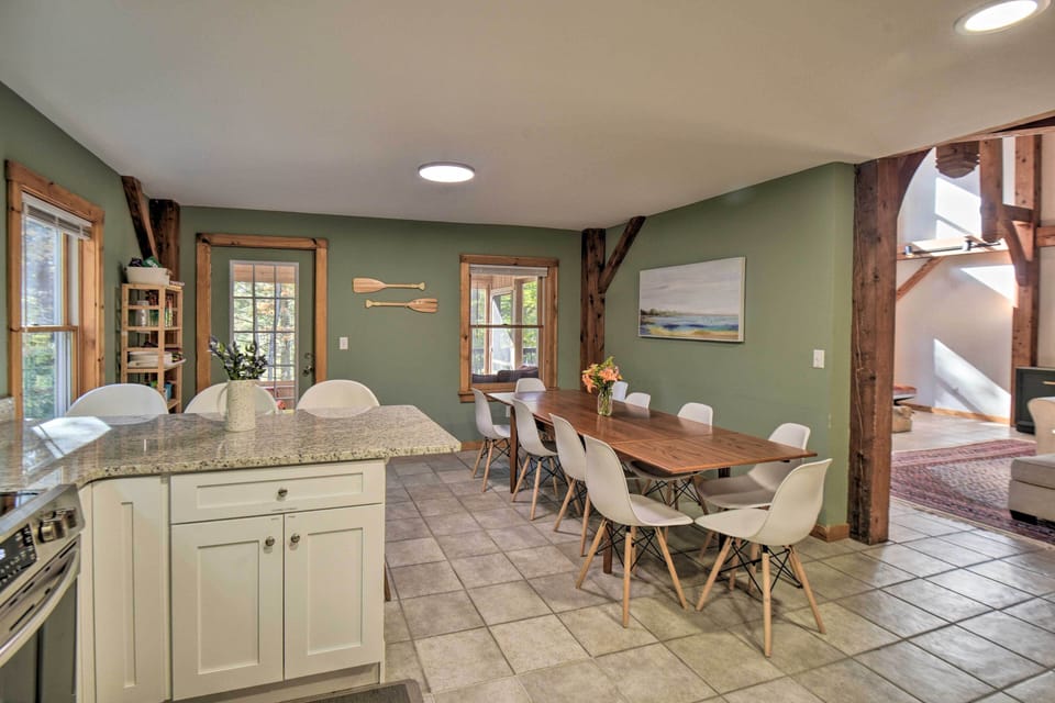 Dining Area | Dishware/Flatware