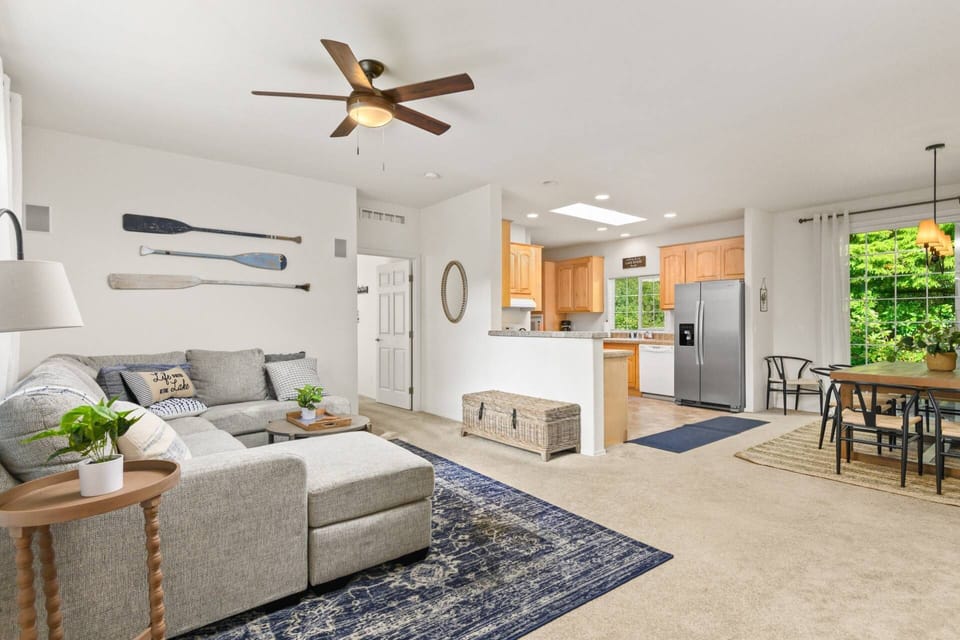 "It was cozy but spacious. The lake is insanely beautiful and it’s so so close to the beach." - Brooke
