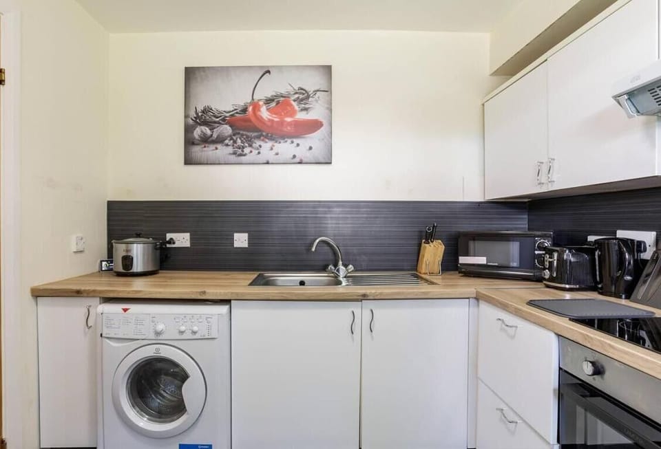 Fully Equipped Kitchen (1)