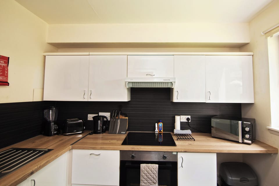 Fully Equipped Kitchen (2)