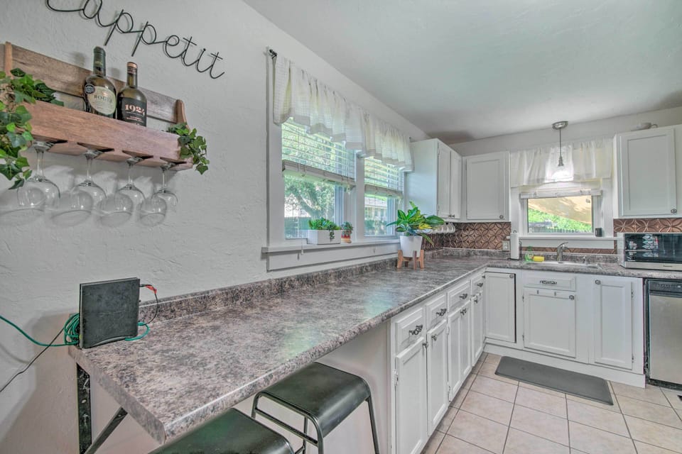 Kitchen | Dishwasher | Crockpot