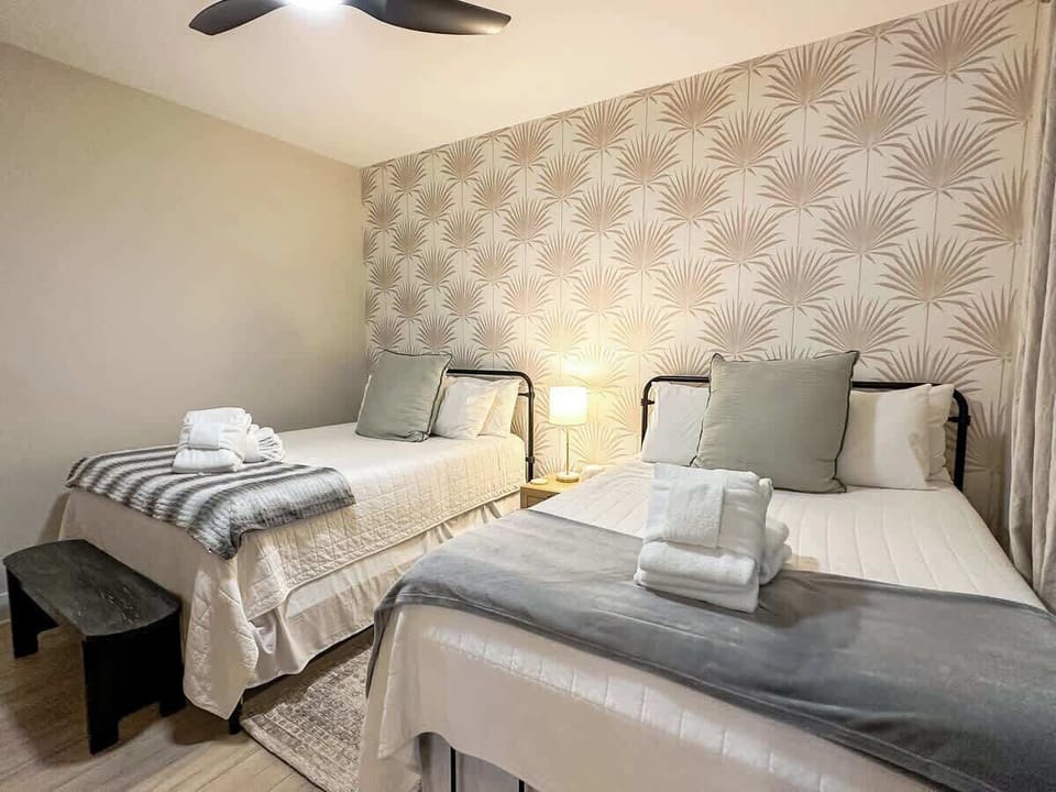 Guest Room with Two Fulls