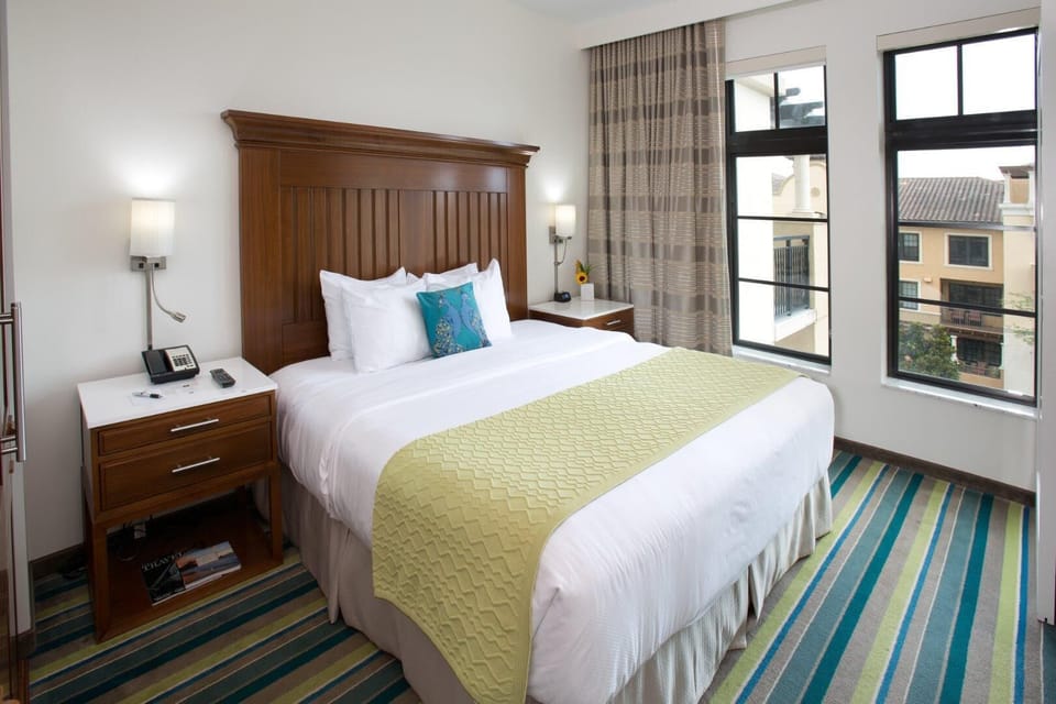 21 Alfond Inn Parlor Rom King Bed Bedroom