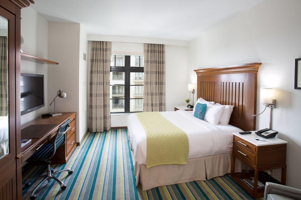 Alfond Inn Classic King Room Bedroom 1 20