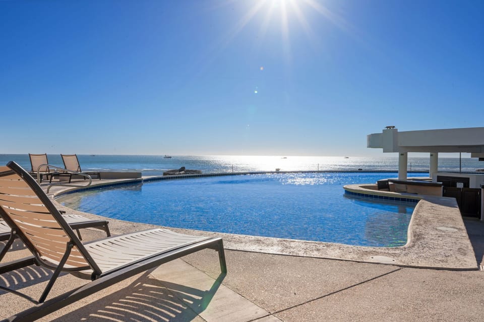 
Oceanfront infinity pool with panoramic views of the Sea of Cortez.