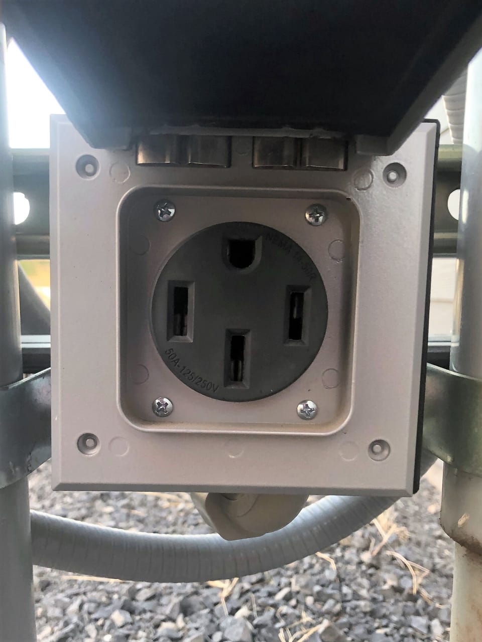 220 v outlet off the side of garage