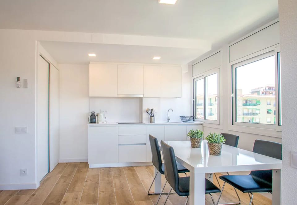  Nice open-spaced kitchen 