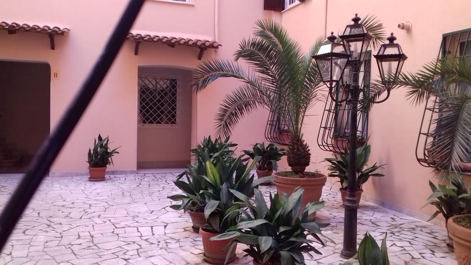 Chic apartment near Villa Borghese Apartment in Rome