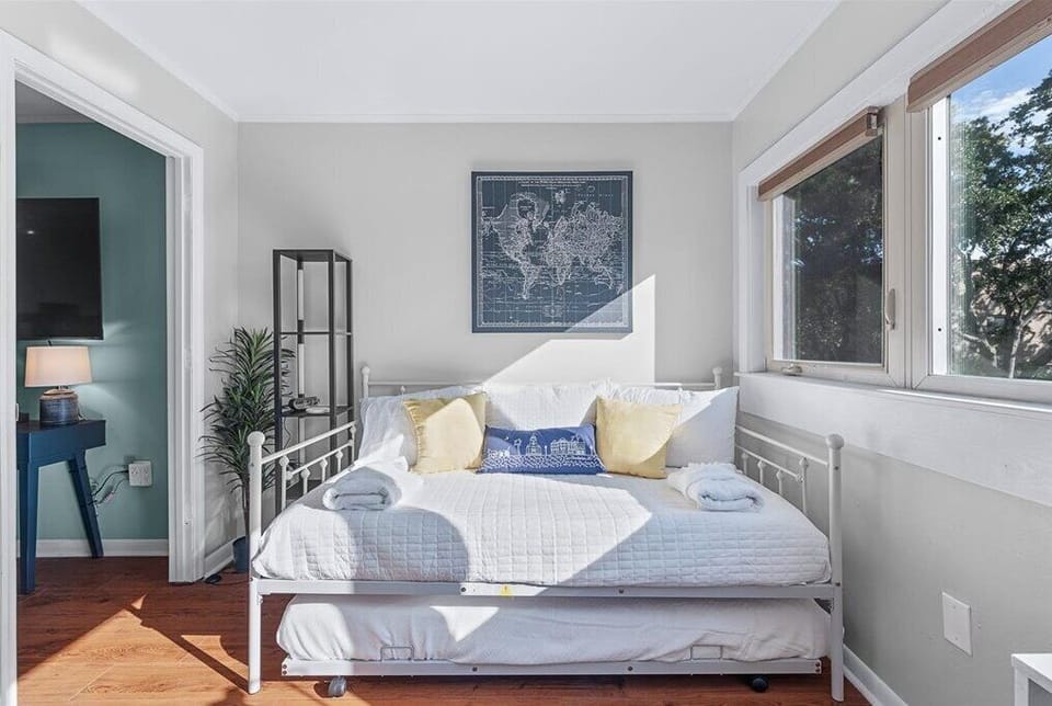 Daybed with twin trundle
