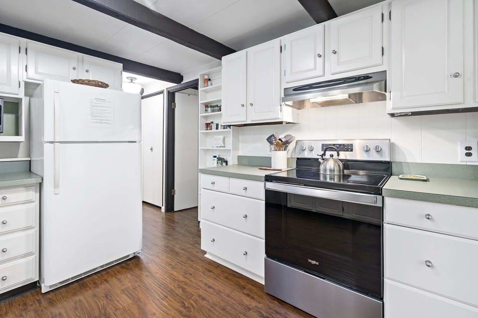 Fully Stocked Kitchen