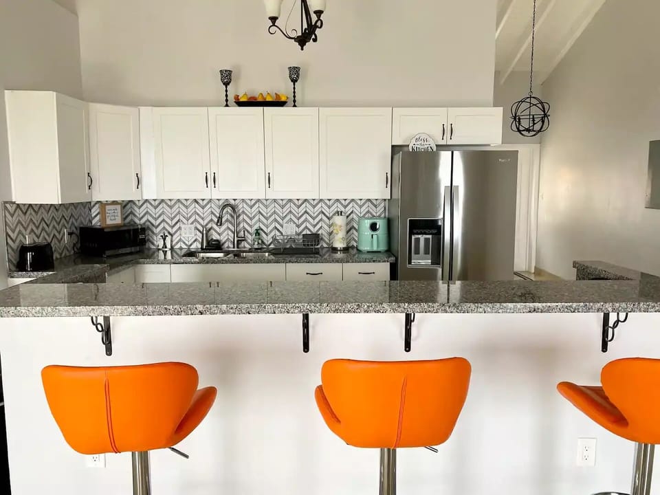Kitchen/counter bar