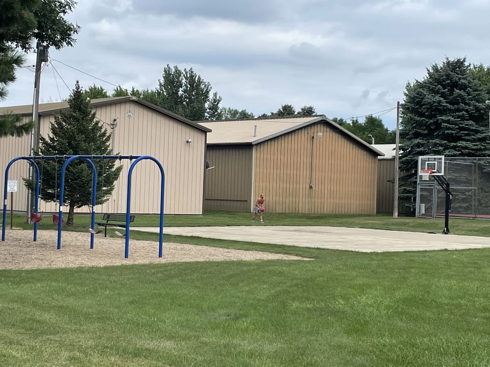 Millers Bay Hideaway Charmer 4 blocks from Miller's Bay! Apartment in Iowa