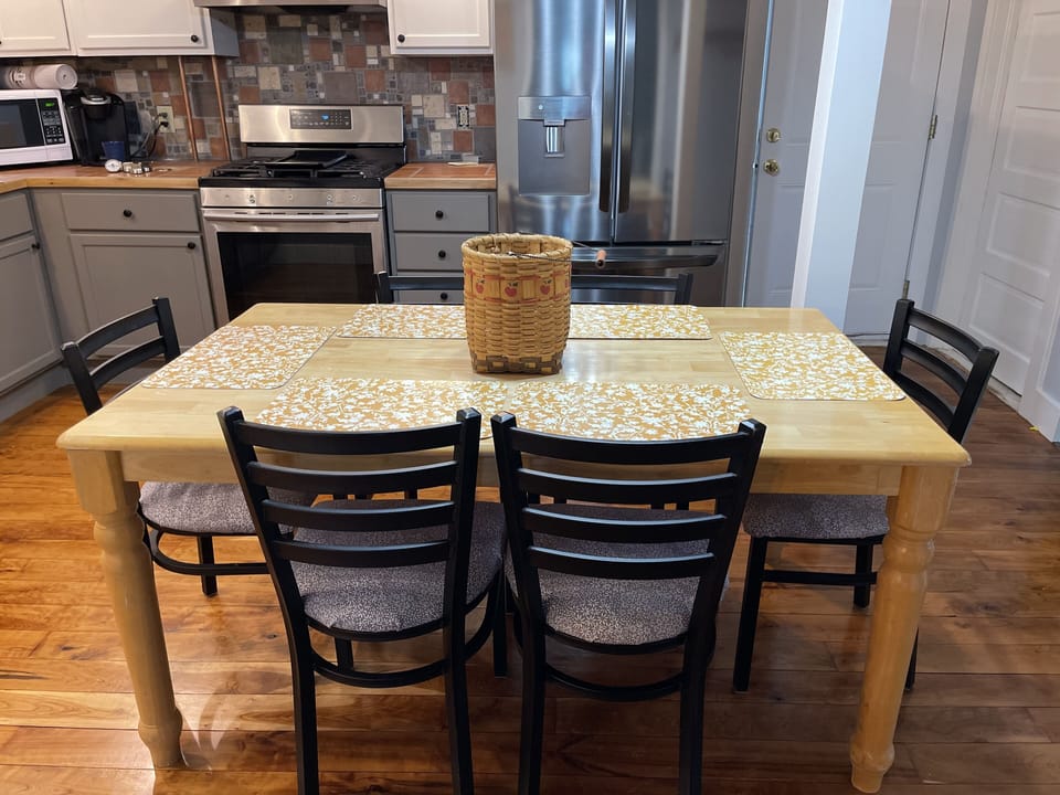 Eat in Kitchen w/Dishwasher, Gas Convection Range, 29 cu ft Frig w/Ice & Water