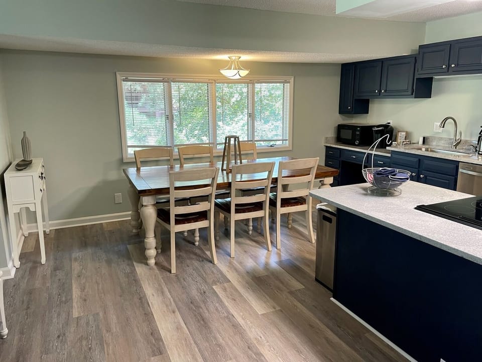Dining Area - Seating For 6