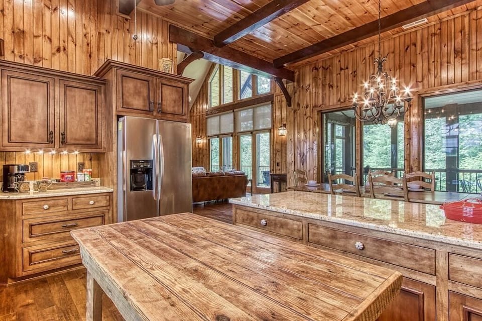 Bear Valley Lodge's fully equipped kitchen