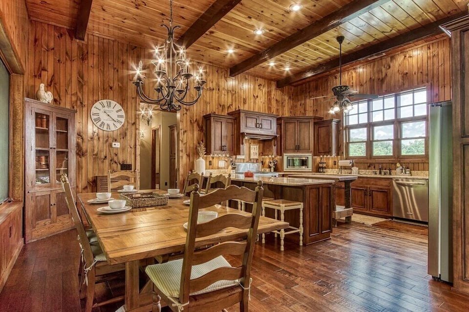Bear Valley Lodge's inviting dining table