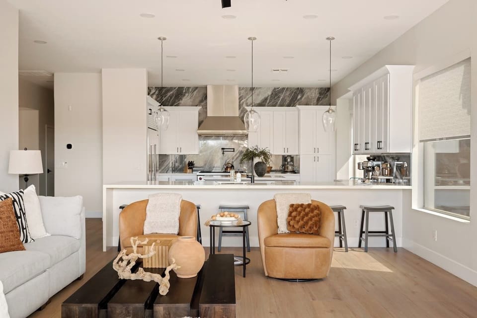 "3 colleagues stayed at this beautiful and comfortable Airbnb during a business conference. Everything was clean and neat." 